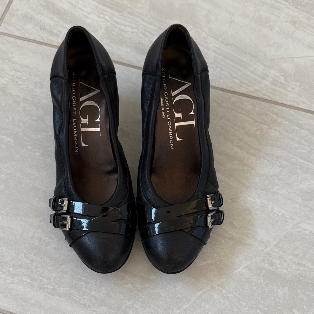 Agl Women's Black Leather Heels W Patent Leather Straps